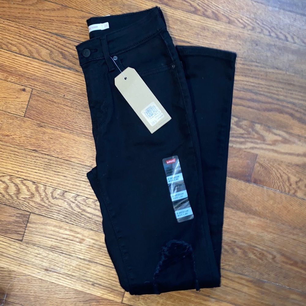 NWT! Levi’s 721 Highrise Skinny Close to the Edge, In Black 25x30